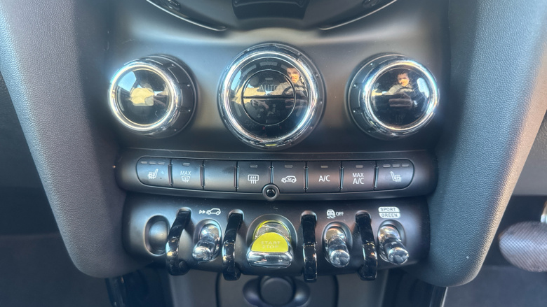 MINI Hatchback 135kW Cooper S Level 2 33kWh 3dr Auto Electric Hatchback